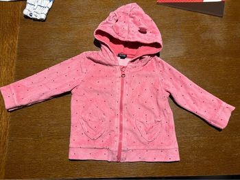 Gilet zippé à capuche rose