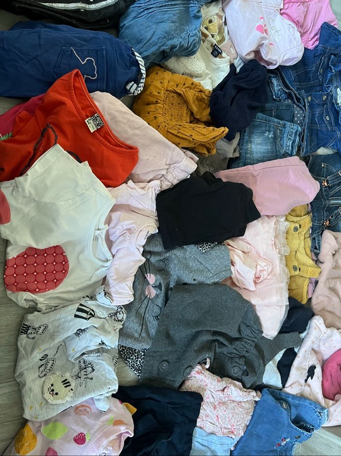 Lot de 48  articles de vêtements fille 24 mois - photo numéro 7