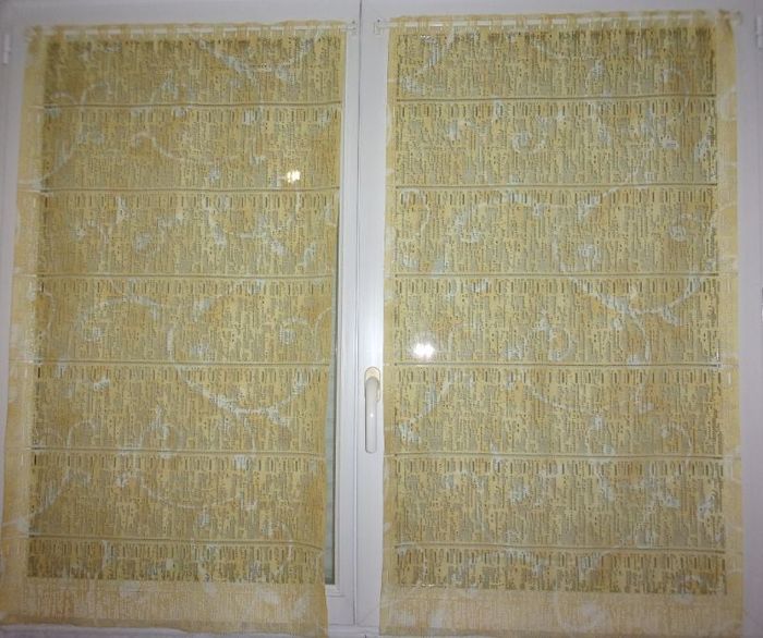 Paire de rideaux passe tringle, jaune soleil, effet graffitis blanc 60 x 110 TBE
