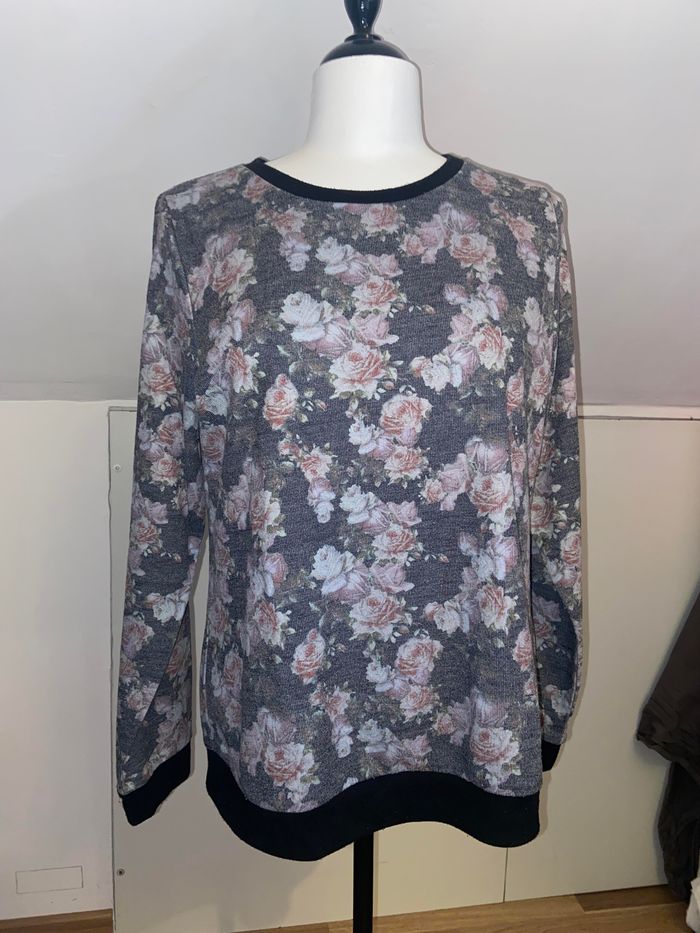 Pull avec roses