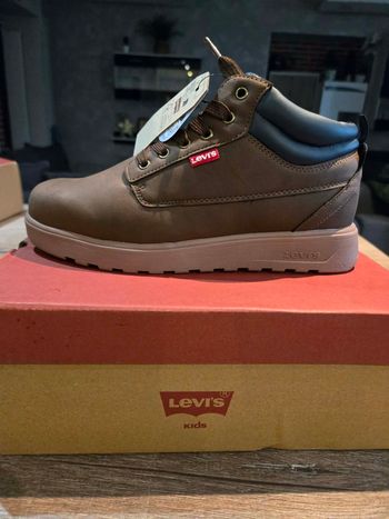 Tres belle paire de bottes enfans Levi's neuve