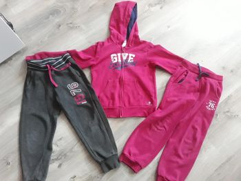 Lot veste zippée + 2 pantalons Domyos 6/8 ans