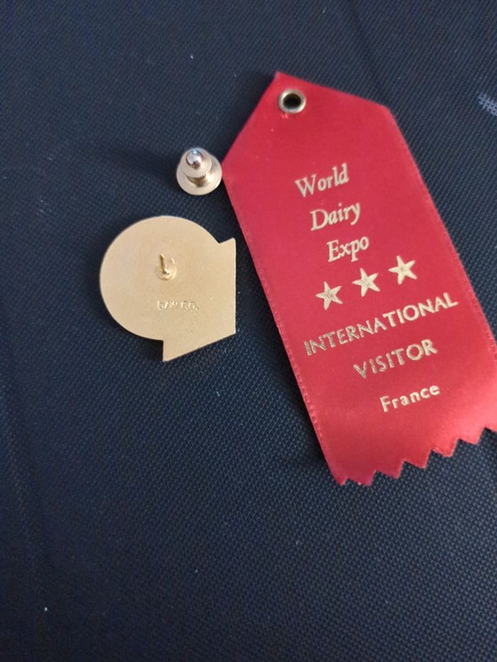 Pin's World Dairy Expo Elevage avec support tissu - photo numéro 3