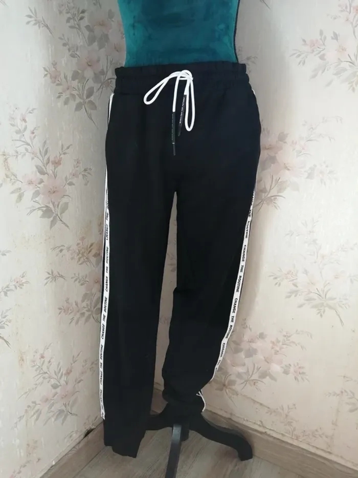 Pantalon de jogging noir avec rubans à message sur les côtés / jennyfer / (M) - photo numéro 2