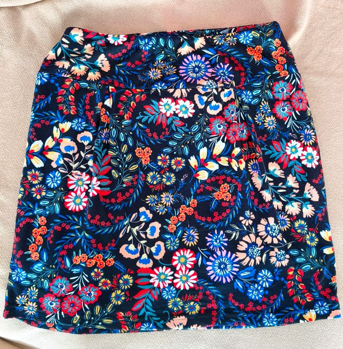 Jolie jupe fleurie Parfait état