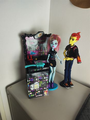 Monster high Abbey et Thomas cramé