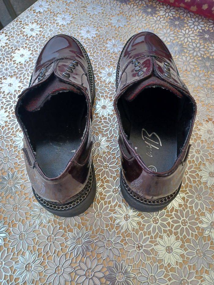 Chaussures mocassins vernis My B coloris bordeaux taille 36 en très bon état. - photo numéro 6