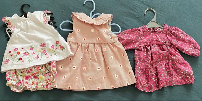 1 ensemble été + 2 robes bébé filles - 3 mois