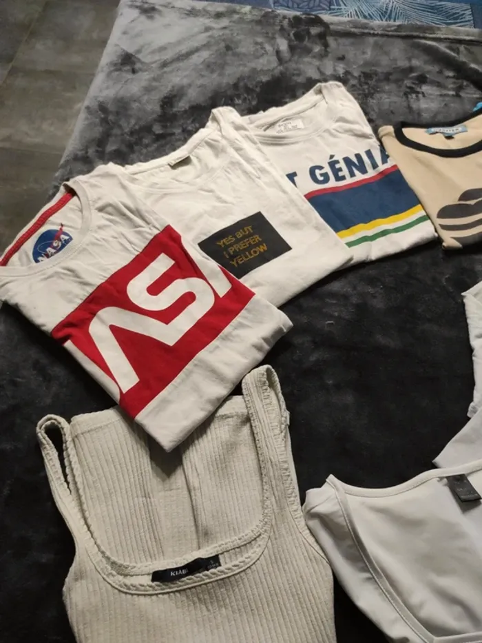 Lot 10 t-shirts et 1 pull fille Taille S divers marques - photo numéro 4
