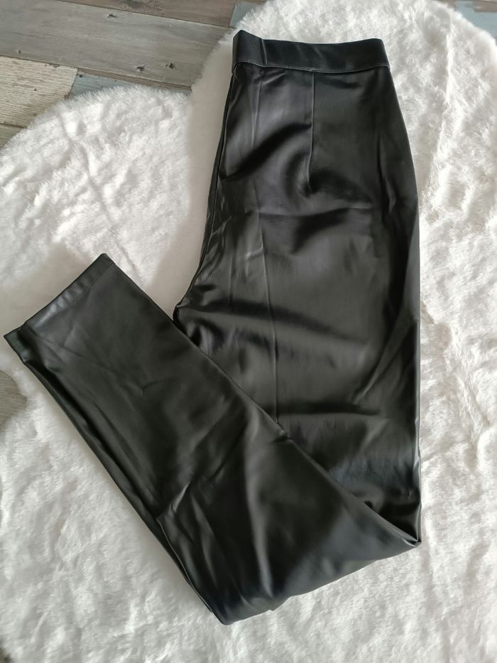 Pantalon effet cuir taille M - photo numéro 2