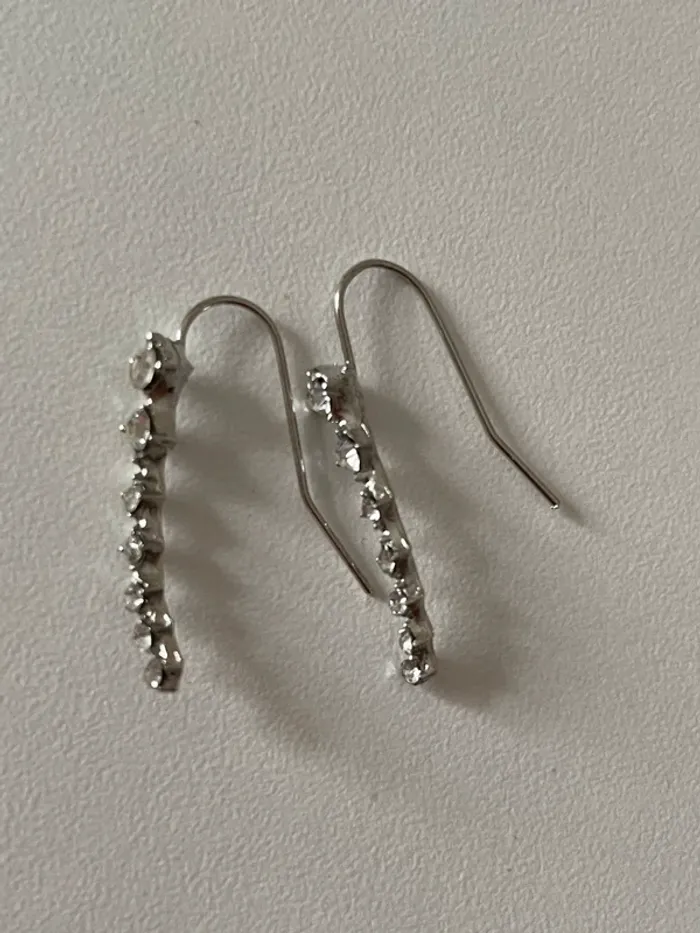 Boucle d’oreille fantaisie grimpante du groupe MaxMara sans logo sans étiquette . - photo numéro 3