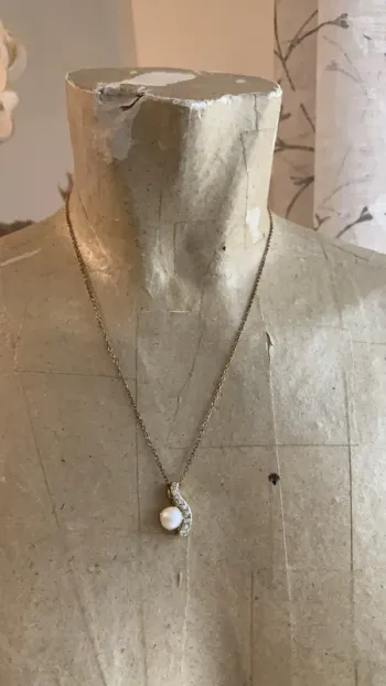 Chaîne avec  pendentif perle fantaisie femme