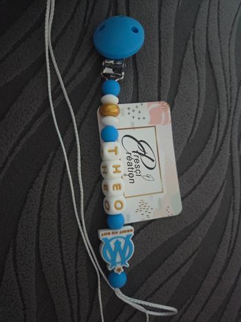 Attache tétine silicone OM