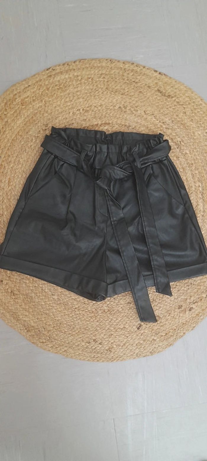 Short simili cuire - photo numéro 4
