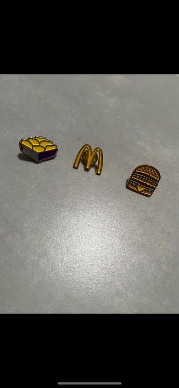 Lot de 3 pins à McDonald's Neuf