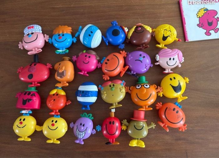 Lot figurines Monsieur Madame McDonald’s + pochette + petit livre - photo numéro 2