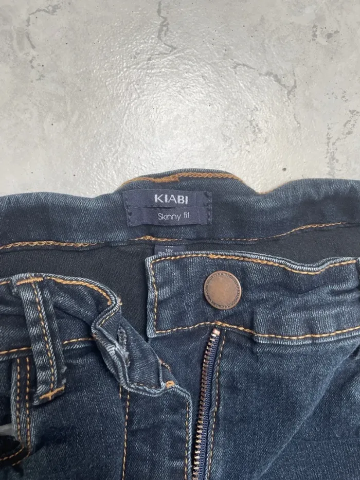 2 jeans NEUFS 14 ans - photo numéro 2