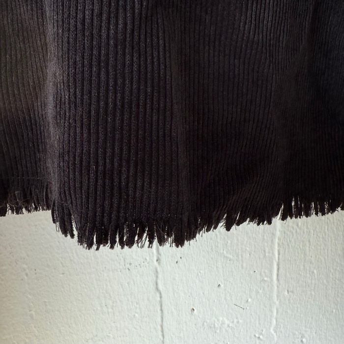 Veste velours noire à bords bruts  Manches amples bouffantes - photo numéro 6