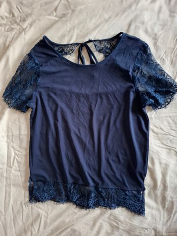 Tee shirt en dentelle avec dos nu