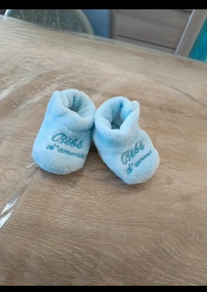 Petit chaussons 0/3mois garçon