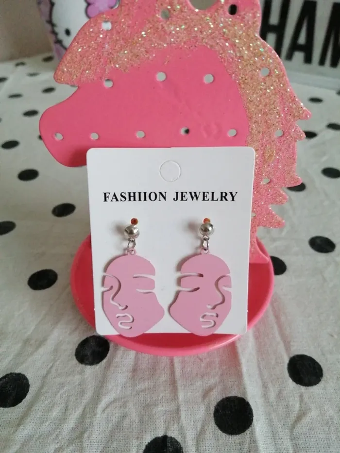 Boucles d'oreilles pendantes rose visage femme / sans marque - photo numéro 2