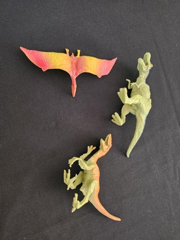Lot trois dinosaures team city et jeep jurassic