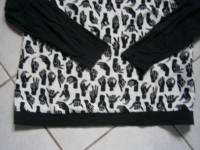 Blouse ML noir motifs "mains" COP COPINE Taille 42 - photo numéro 3