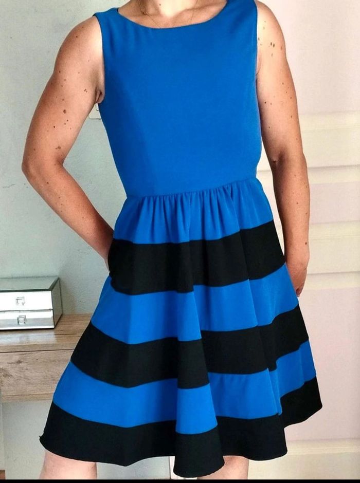Robe  patineuse  sans  manche  - bleu  noire -  Manoukian  -  XS  -  Comme  neuve - photo numéro 3