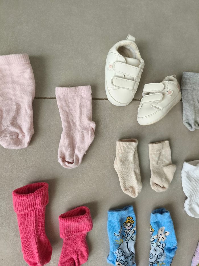 Lot chaussettes et chaussures 0-6 mois - photo numéro 4