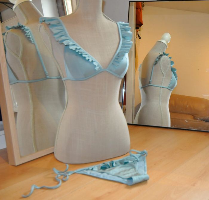 H&M bikini à volants bleu clair t.36/S tb état - photo numéro 3