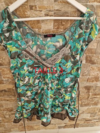 1 débardeur vert  marron et multi couleur  marque multiples taille 3