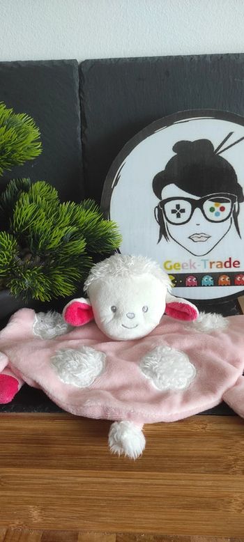 Doudou Mouton Plat Rose Nuage Brioche Kimbaloo la halle rond fourrure gris framboise