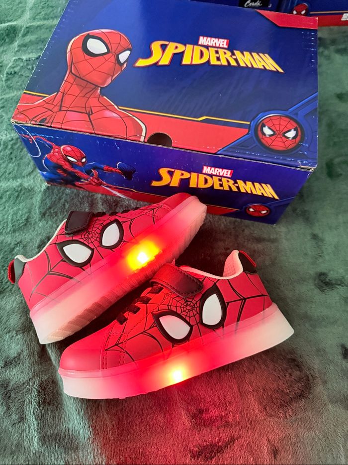 Basket Spiderman Marvel lumineux
