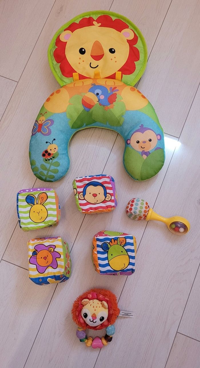 Lot tapis d'activité, coussin et jeux d'éveil bébé FISHER PRICE, VTECH - photo numéro 3