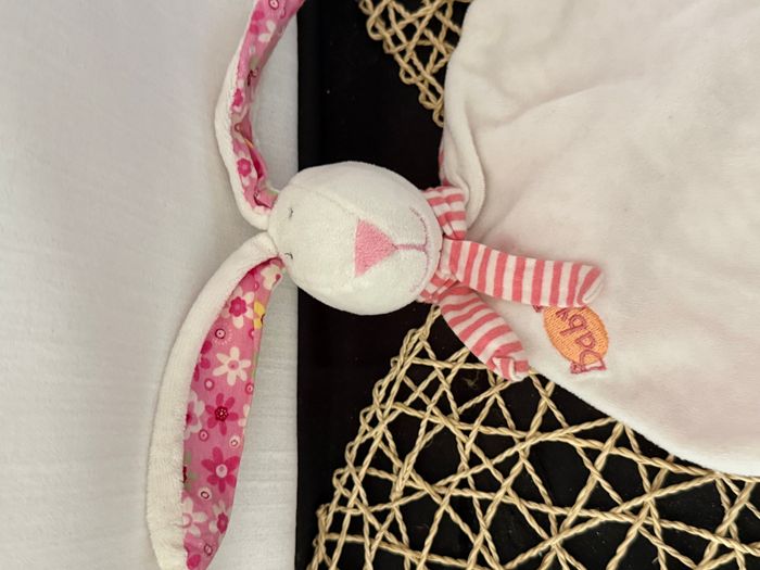 Doudou plat lapin BABY NAT blanc rose rayures - photo numéro 4