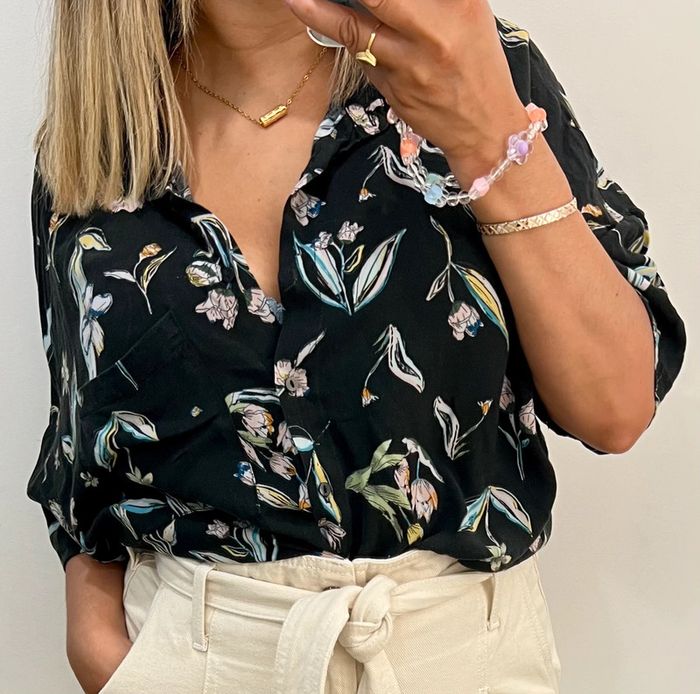 🌿 Chemise noire à fleurs Pull & Bear – Taille M
