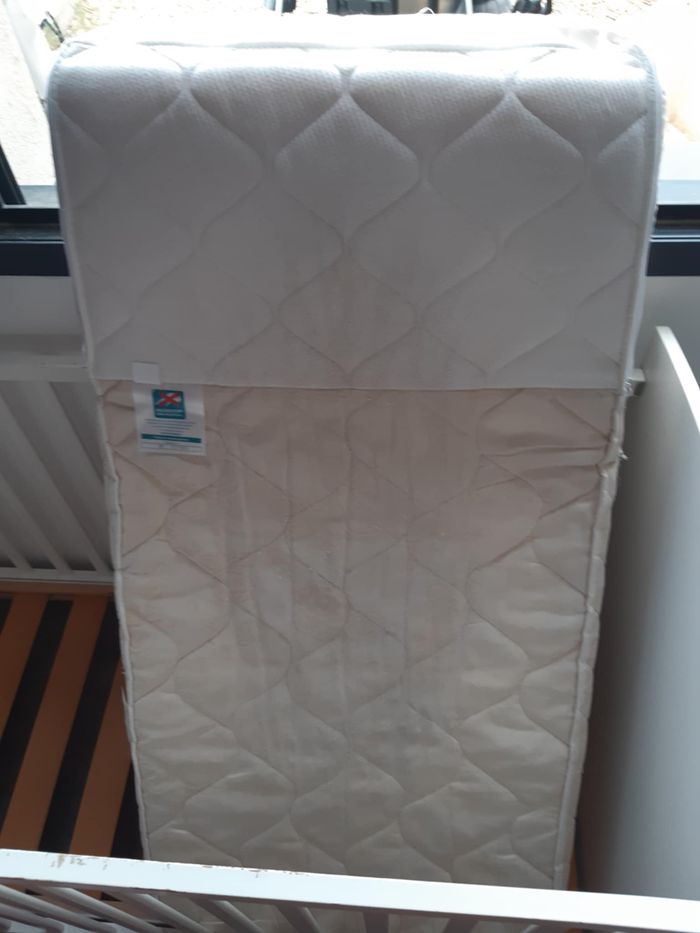 Lit bébé marque Galipette Gautier  et matelas anti-reflux - photo numéro 4