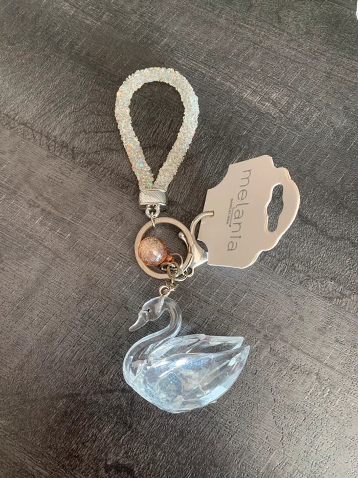 2 Portes clefs cygnes doré et argenté.