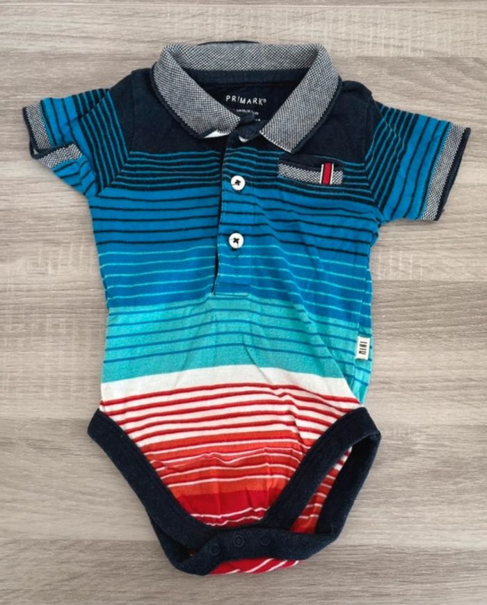 Lot 2 bodies polo primark 3 mois - photo numéro 2