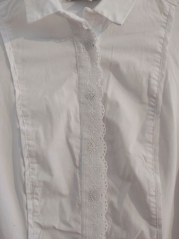 Chemise Tinta blanche broderies taille 40 indiquée mais taille petit - photo numéro 3