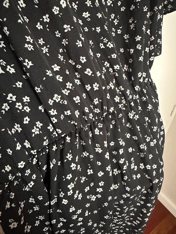 Robe Shein noir avec fleur blanche - photo numéro 5