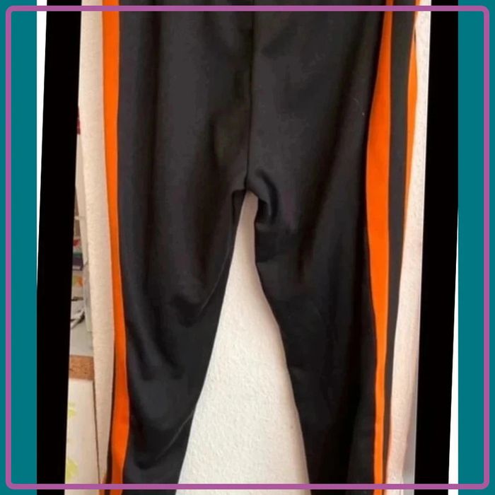 🌟🌟 Pantalon en tres bon etat avec bande🌟🌟 - photo numéro 2