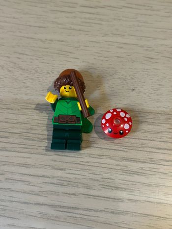Minifigurine lego 71032 série 22 Elfe de la forêt et son champignon