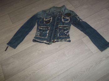 Veste LOÏS jean bleu moyen délavé tacheté, multipoches, déco clous taille S TBE