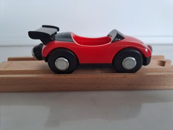 Petite voiture pour rail en bois