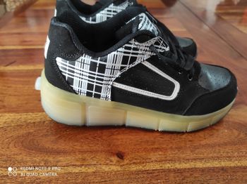 Tennis à roulettes lumineuses