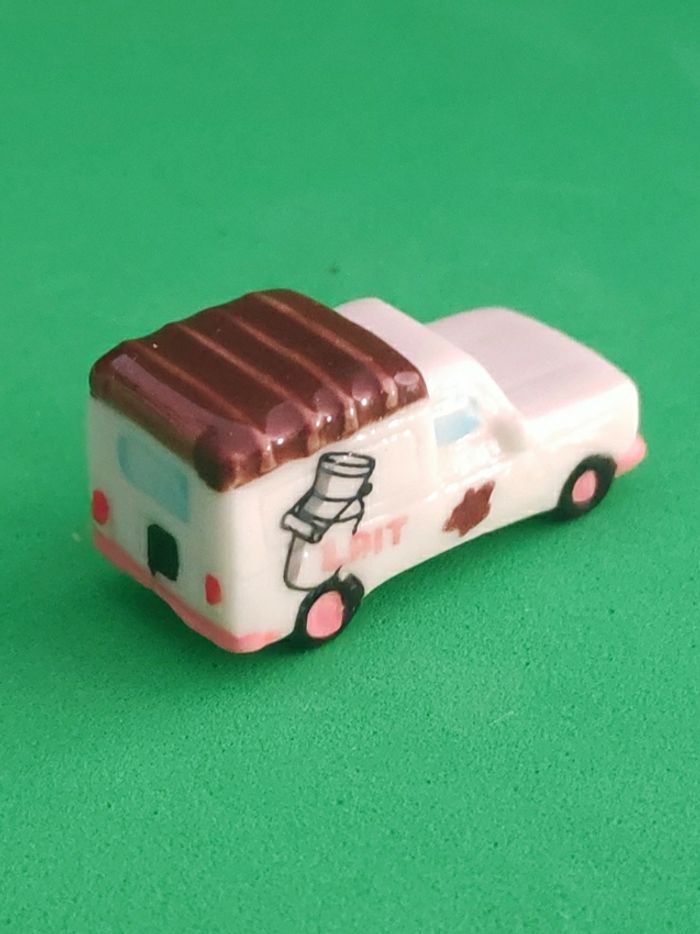 Fève Renault 4L utilitaire - photo numéro 3