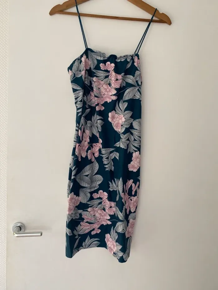Robe fine bretelle à fleur