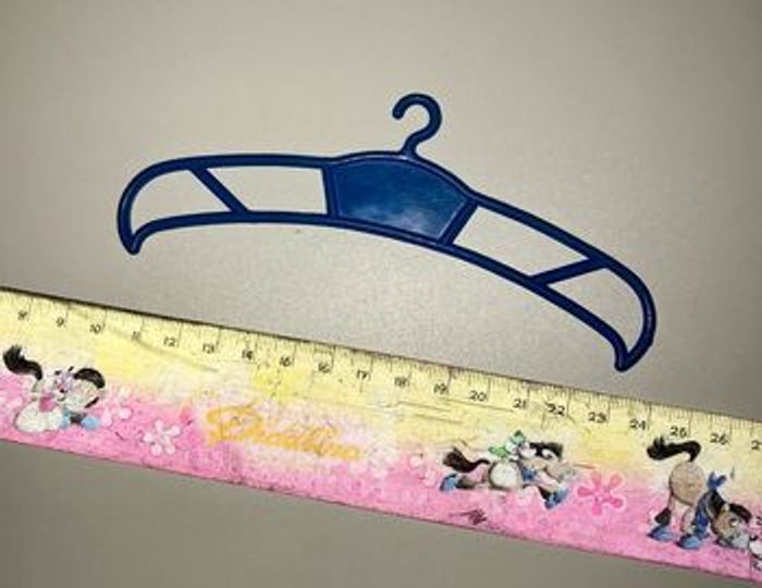 Accessoire de poupée jouet porte-manteau miniature - photo numéro 3