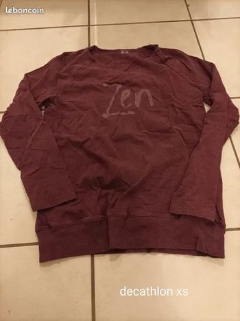 T-shirt Decathlon taille XS 